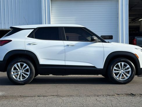 Used 2021 Chevrolet TrailBlazer LS w/ LPO, Blackout Package FWD image 3