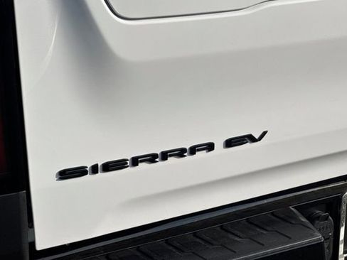 New 2026 GMC Sierra EV Elevation w/ LPO, Elevation Dark Package image 31