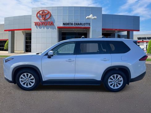 Used 2024 Toyota Grand Highlander XLE image 7