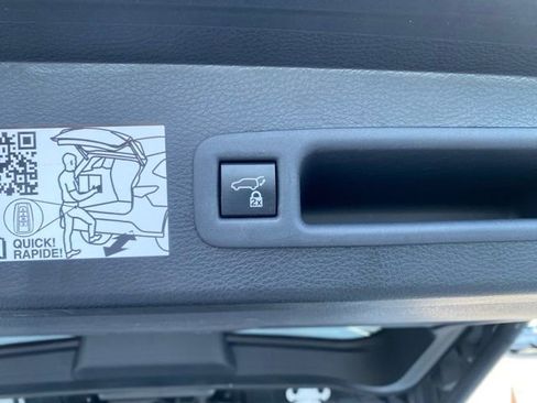 Used 2022 Toyota Sienna XLE image 9