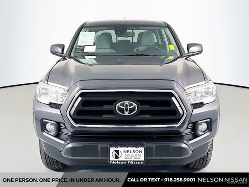Used 2020 Toyota Tacoma SR5 AWD/4WD image 2