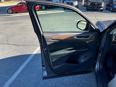 Used 2024 Volkswagen Atlas SE image 11