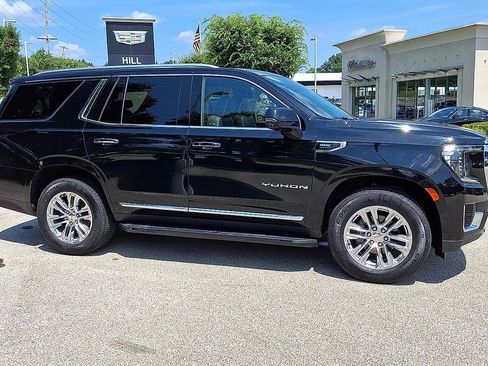 Used 2022 GMC Yukon SLT w/ SLT Premium Package AWD/4WD image 2