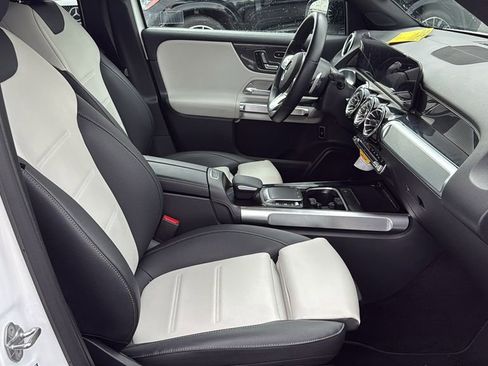 Used 2023 Mercedes-Benz GLB 250 GLB 250 image 10