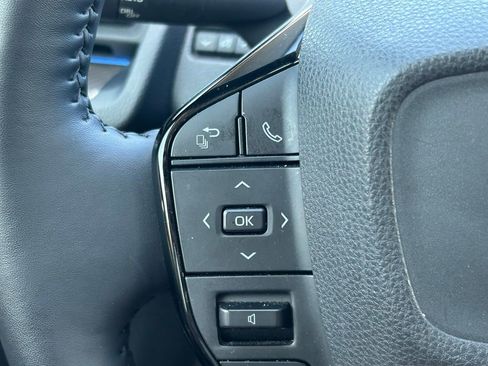 Used 2025 Toyota Prius XLE FWD image 35