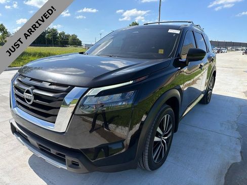 Certified 2025 Nissan Pathfinder Platinum w/ Cargo Package FWD image 1