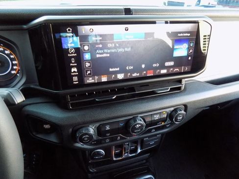 Certified 2025 Jeep Wrangler Sport S image 12