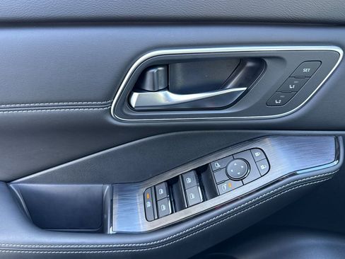 New 2026 Nissan Rogue Platinum AWD/4WD image 8