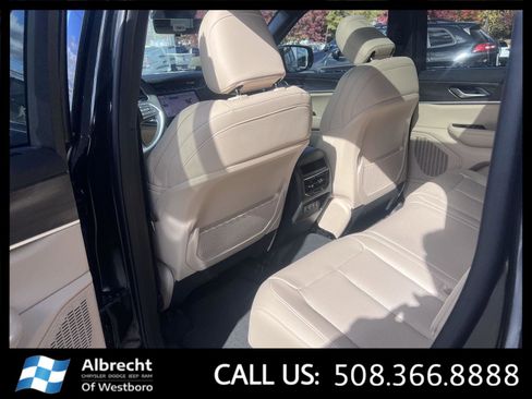 New 2025 Jeep Grand Cherokee Limited w/ Luxury Tech Group II image 11