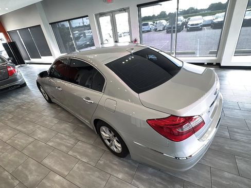 Used 2012 Hyundai Genesis 3.8 RWD image 32