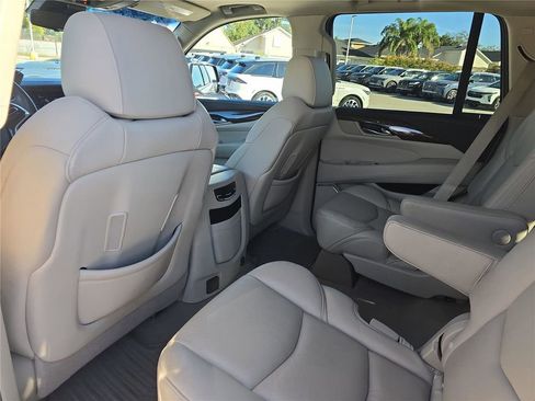 Used 2018 Cadillac Escalade Luxury image 21