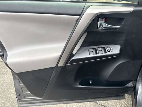 Used 2018 Toyota RAV4 XLE image 24