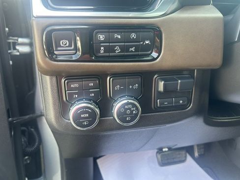 Used 2025 GMC Yukon XL Denali Ultimate AWD/4WD image 26