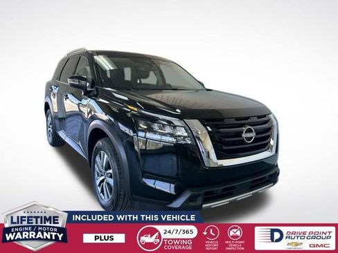 Used 2025 Nissan Pathfinder SL image 1