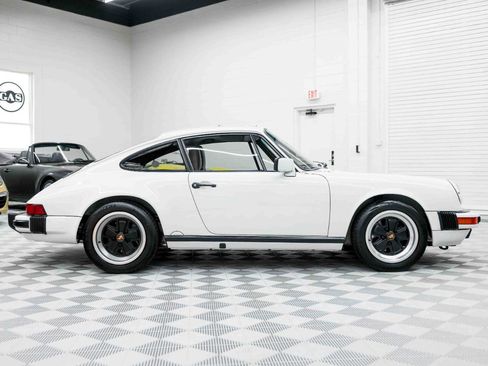 Used 1989 Porsche 911 Carrera RWD image 7