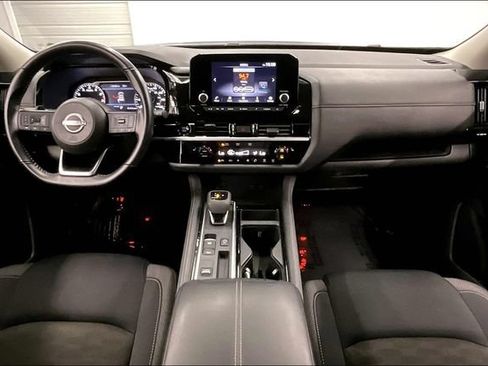 Used 2025 Nissan Pathfinder SV FWD image 17