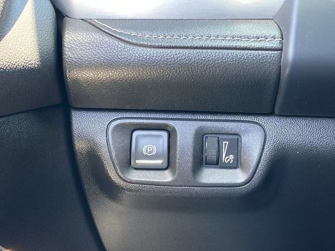 Used 2023 GMC Acadia SLE w/ Driver Convenience Package FWD image 13