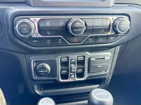 Used 2023 Jeep Gladiator Sport image 17