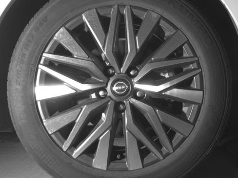 Used 2025 Nissan Altima 2.5 SV FWD image 13
