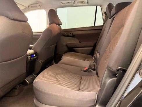 Used 2023 Toyota Highlander LE FWD image 13