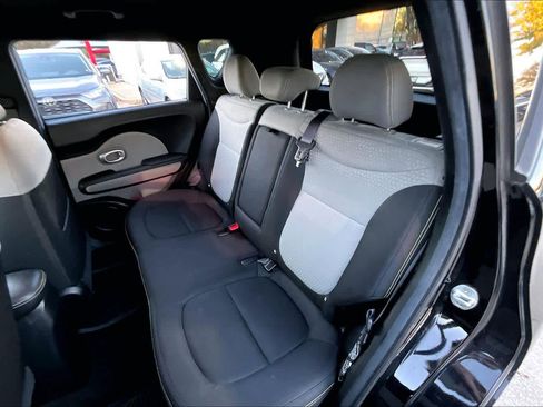 Used 2016 Kia Soul + image 18