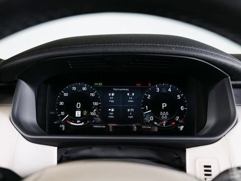 Used 2024 Land Rover Discovery Dynamic SE AWD/4WD image 18