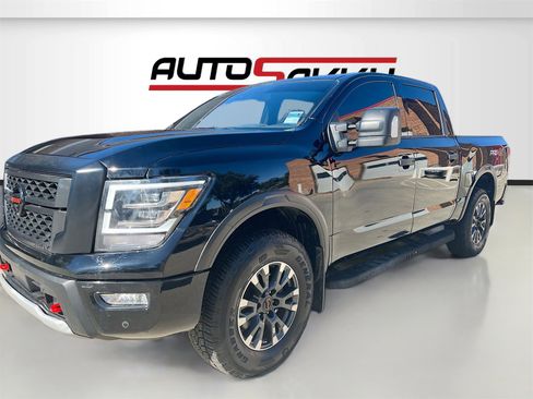 Used 2024 Nissan Titan PRO-4X w/ Pro-4x Convenience Package image 3