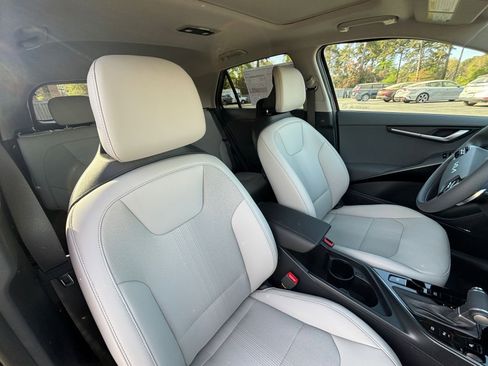 New 2026 Kia Niro EX FWD image 16