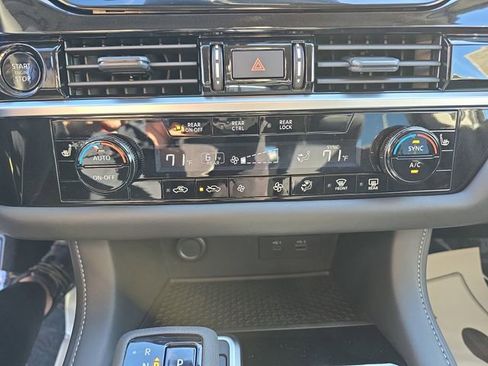 New 2025 Nissan Pathfinder SV w/ Black Appearance Package image 26