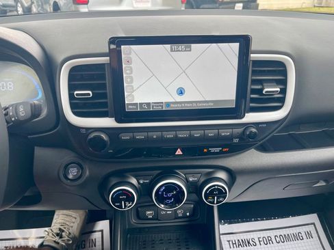 Used 2025 Hyundai Venue Limited image 16