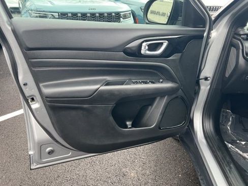 Used 2023 Jeep Compass Altitude image 4