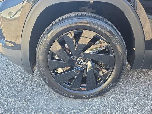 Used 2024 Volkswagen Atlas Cross Sport SE FWD image 8