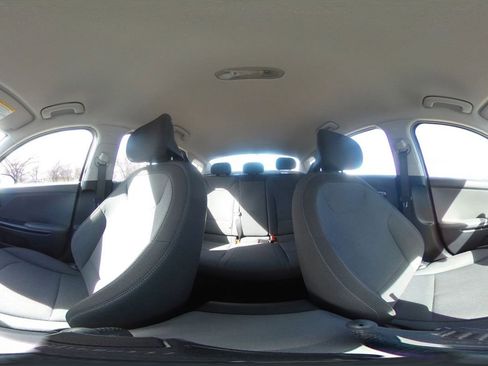 Used 2025 Kia K4 LXS image 41