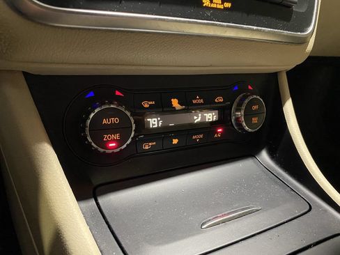 Used 2014 Mercedes-Benz CLA 250 image 12