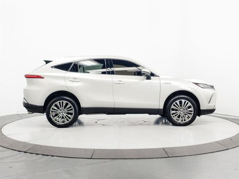 Certified 2021 Toyota Venza XLE w/ Softex Package AWD/4WD image 12