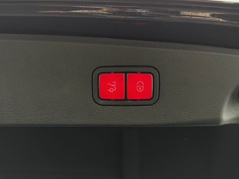 Used 2016 Mercedes-Benz E 350 Sedan w/ Premium Package image 34