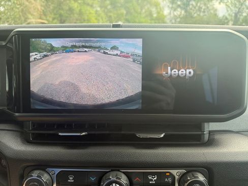 Used 2024 Jeep Wrangler Unlimited Sport AWD/4WD image 32