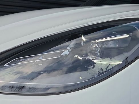 Certified 2026 Porsche Macan image 25