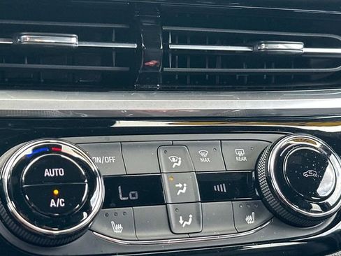 Used 2024 Buick Envista Sport Touring w/ Convenience I Package image 28