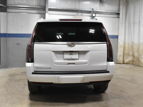 Used 2019 Cadillac Escalade Platinum image 27
