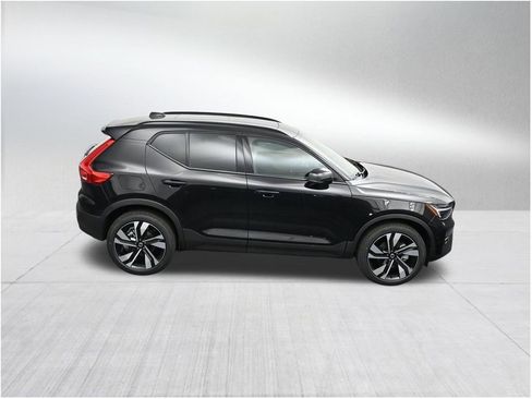 New 2026 Volvo XC40 B5 Ultra AWD/4WD image 18
