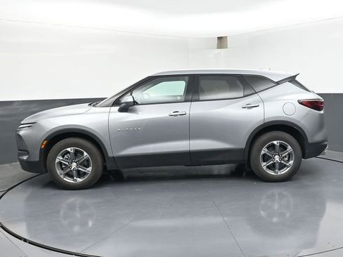 Used 2025 Chevrolet Blazer LT FWD image 4