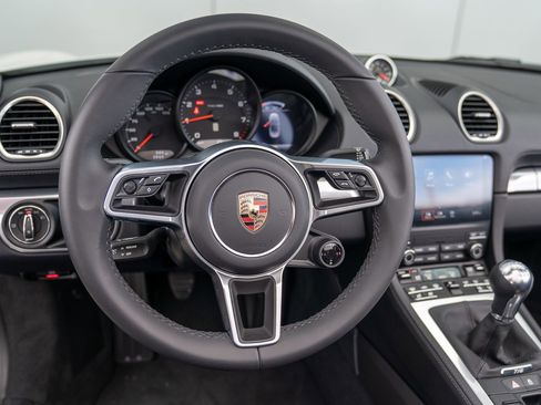 Used 2025 Porsche 718 Boxster image 13