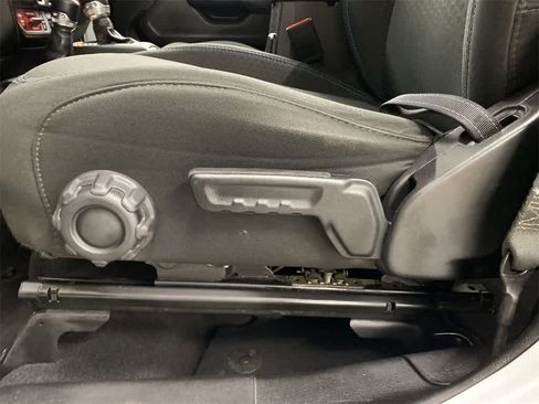 Used 2024 Jeep Wrangler Rubicon image 15