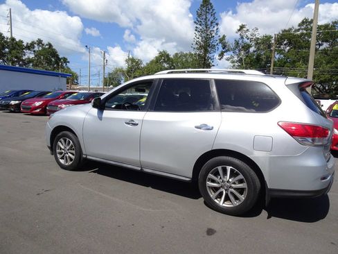 Used 2014 Nissan Pathfinder SV image 5