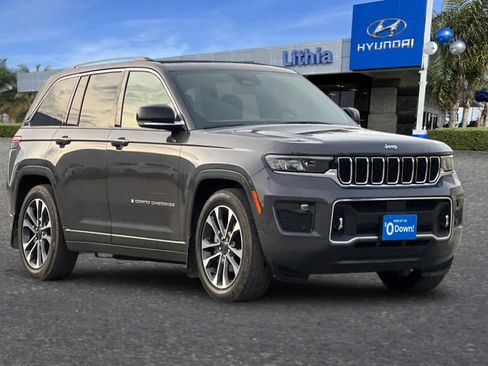 Used 2024 Jeep Grand Cherokee Overland w/ Trailer Tow Package image 9