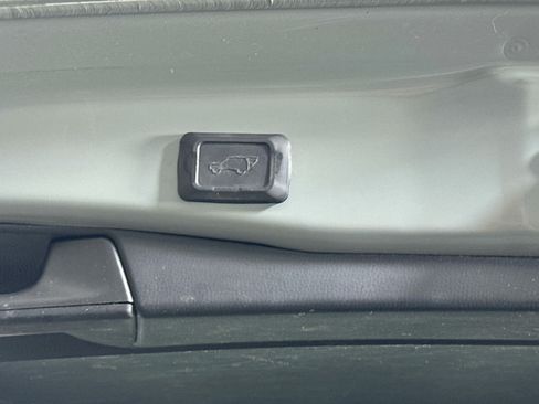 Used 2021 Toyota RAV4 XLE w/ Convenience Package AWD/4WD image 30