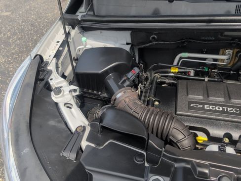 Used 2019 Chevrolet Trax LT w/ LT Convenience Package FWD image 25
