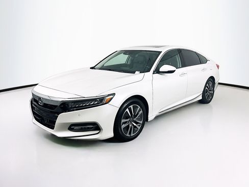 Used 2018 Honda Accord Touring image 3