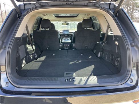 Used 2023 Lincoln Aviator AWD w/ Premium Package image 45